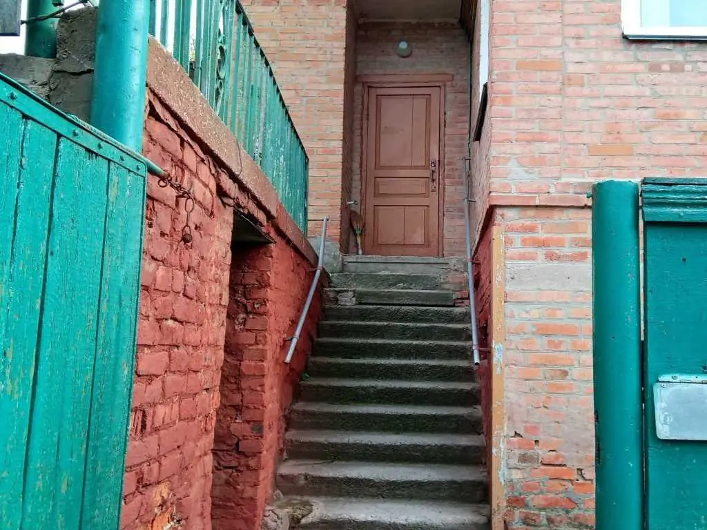 Будинок для великої родини біля річки