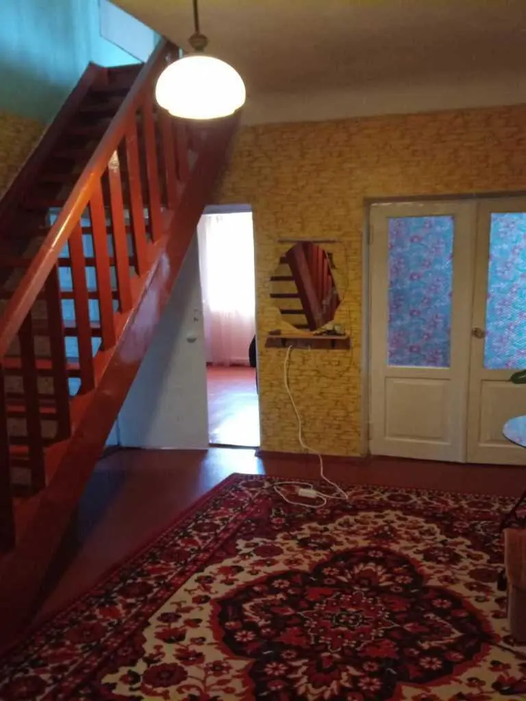 Будинок для великої родини біля річки