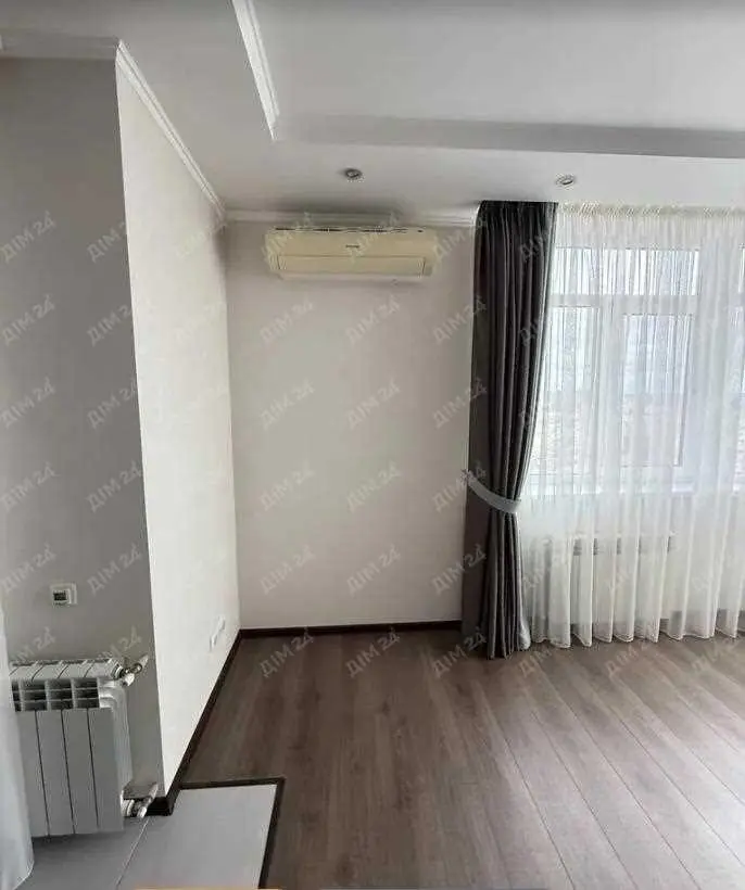 Простора квартира на Леваді.