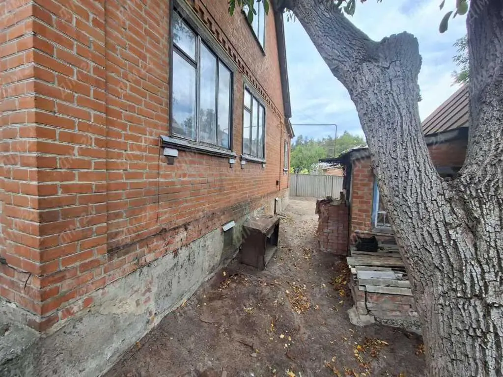 Хороший варіант для родини - будинок на Крутому березі.