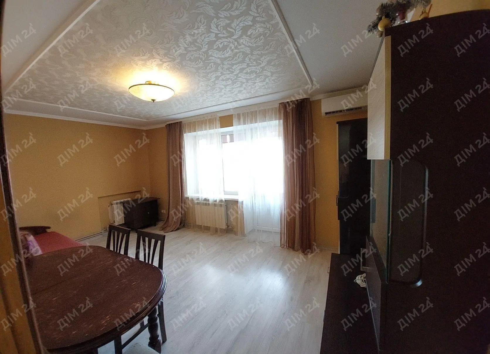 Двокімнатна квартира на Розсошенцях.