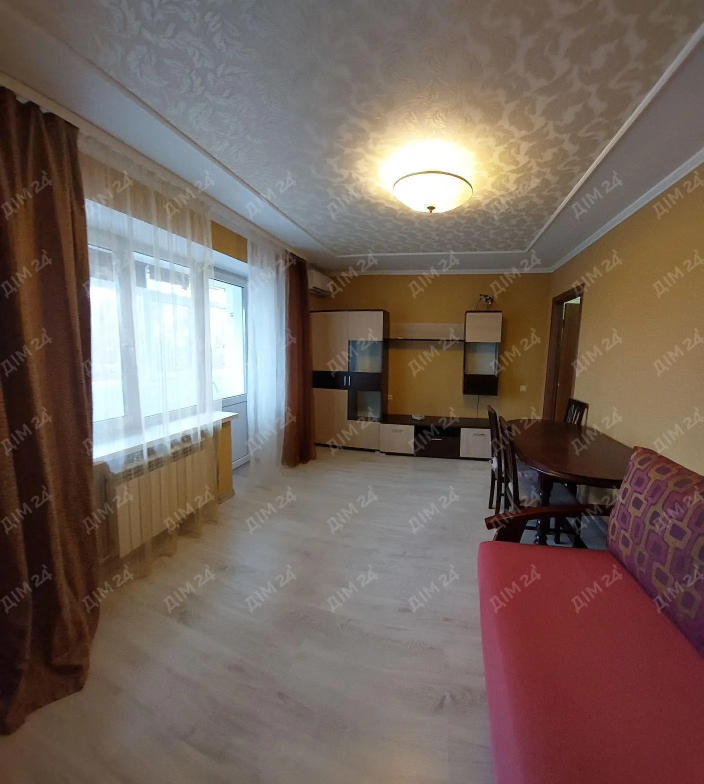 Двокімнатна квартира на Розсошенцях.