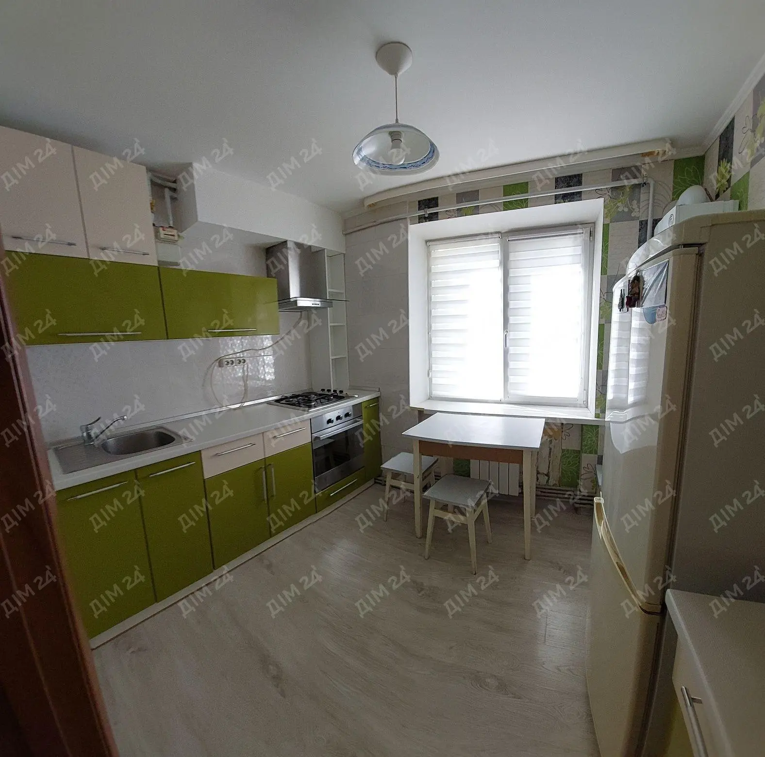 Двокімнатна квартира на Розсошенцях.