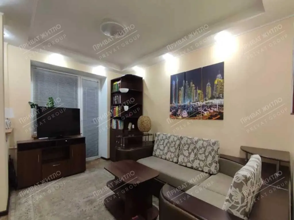 Продається двокімнатна квартира в центрі