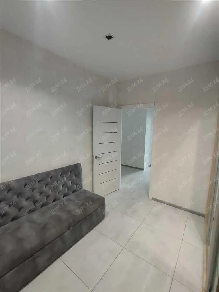 Простора квартира в новобудові!