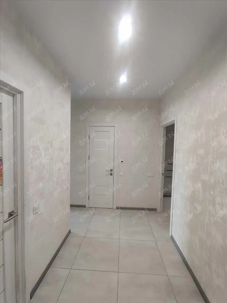 Простора квартира в новобудові!