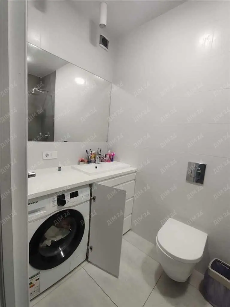 Простора квартира в новобудові!