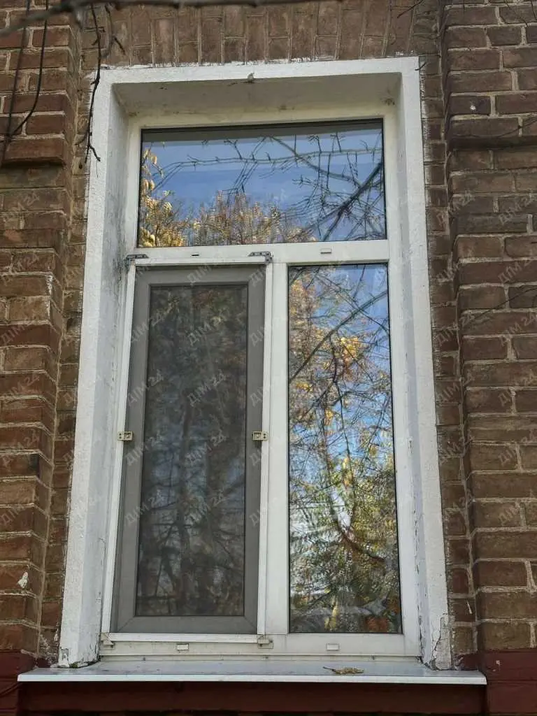 Тепла трикімнатна квартира в тихому районі