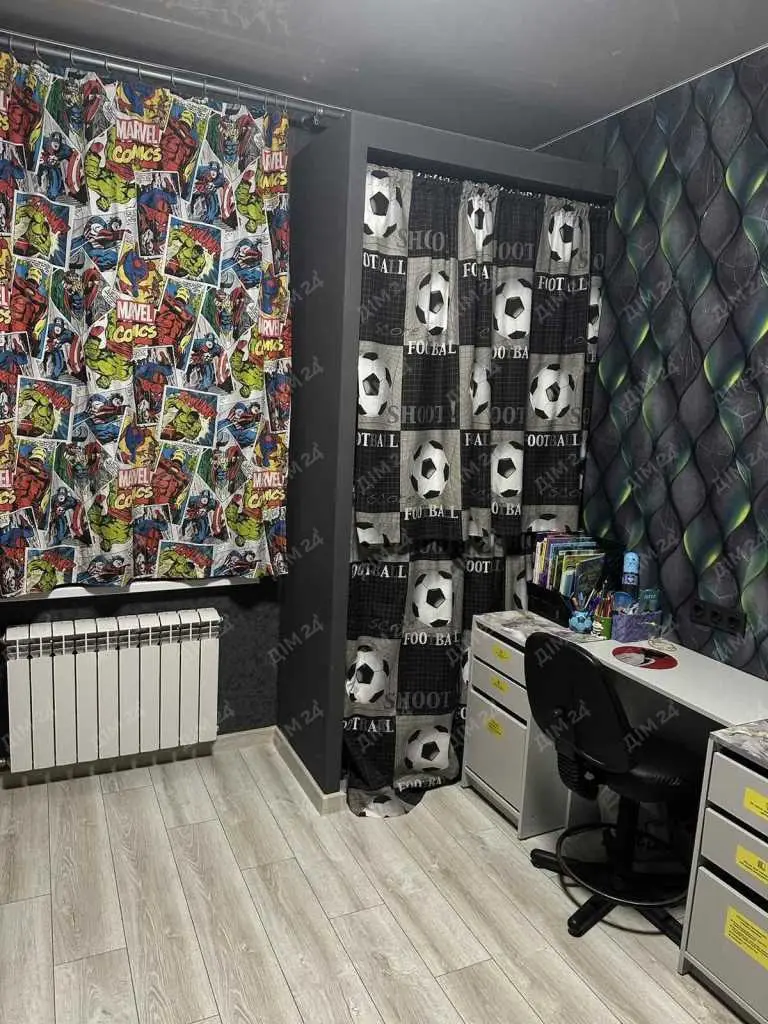 Тепла трикімнатна квартира в тихому районі