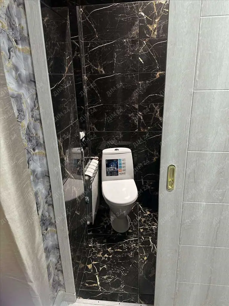 Тепла трикімнатна квартира в тихому районі