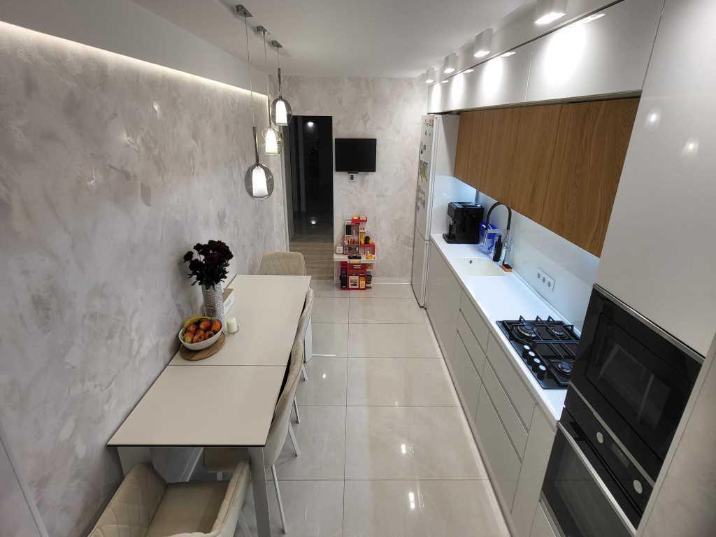 Продаж елітної трикімнатної квартири 112 м² з індивідуальним газовим опаленням
