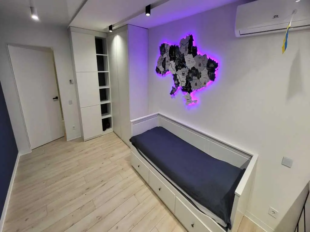 Продаж елітної трикімнатної квартири 112 м² з індивідуальним газовим опаленням
