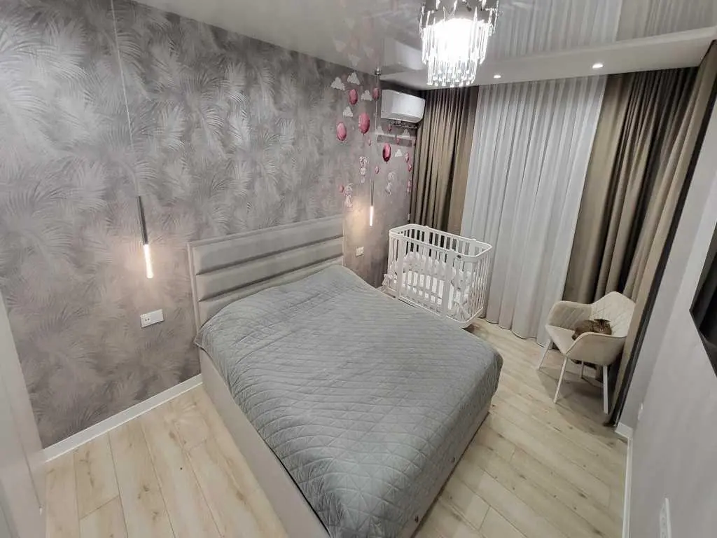 Продаж елітної трикімнатної квартири 112 м² з індивідуальним газовим опаленням
