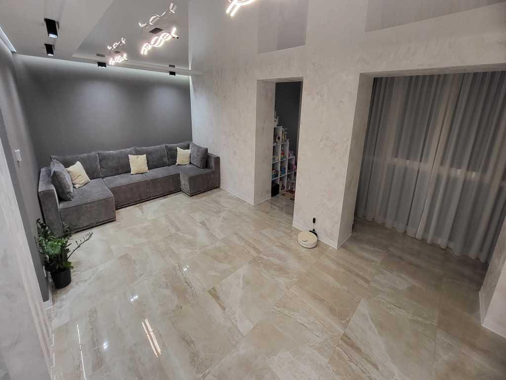 Продаж елітної трикімнатної квартири 112 м² з індивідуальним газовим опаленням
