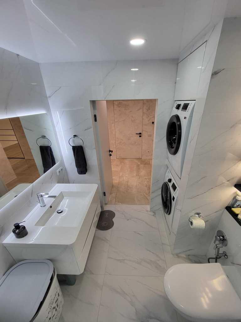 Продаж елітної трикімнатної квартири 112 м² з індивідуальним газовим опаленням
