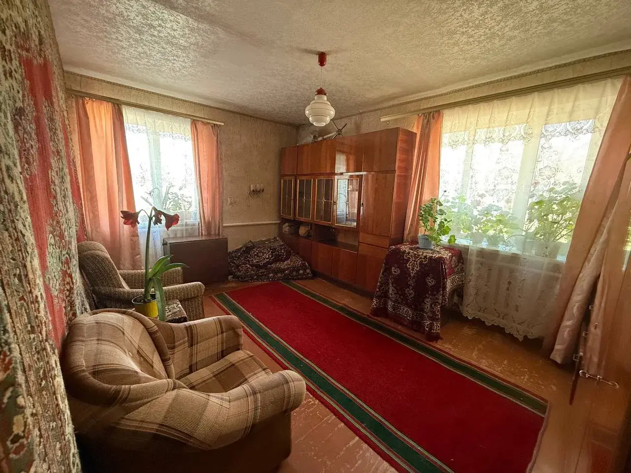 Окремий будинок з ремонтом на Монастирскій Горі