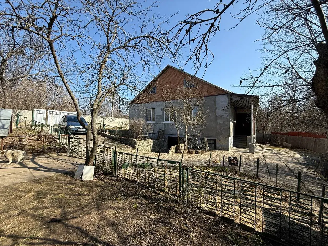 Окремий будинок з ремонтом на Монастирскій Горі