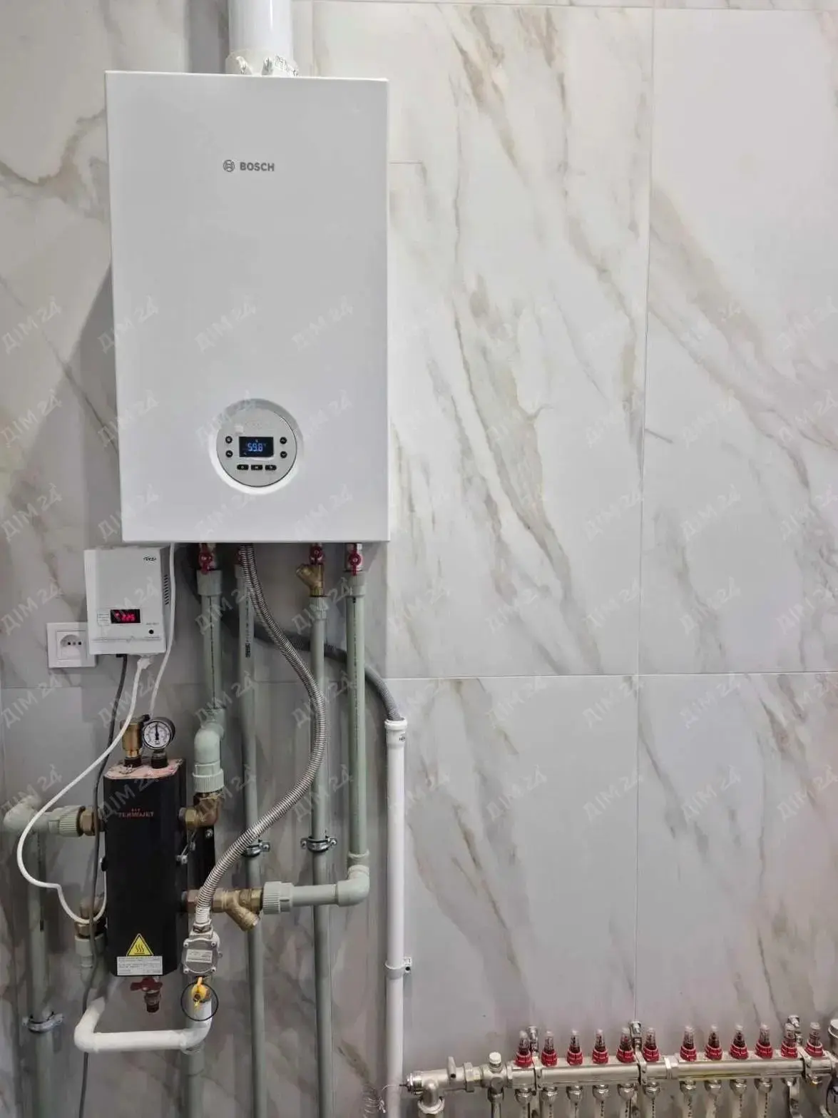 Сучасний будинок у мікрорайоні Яр