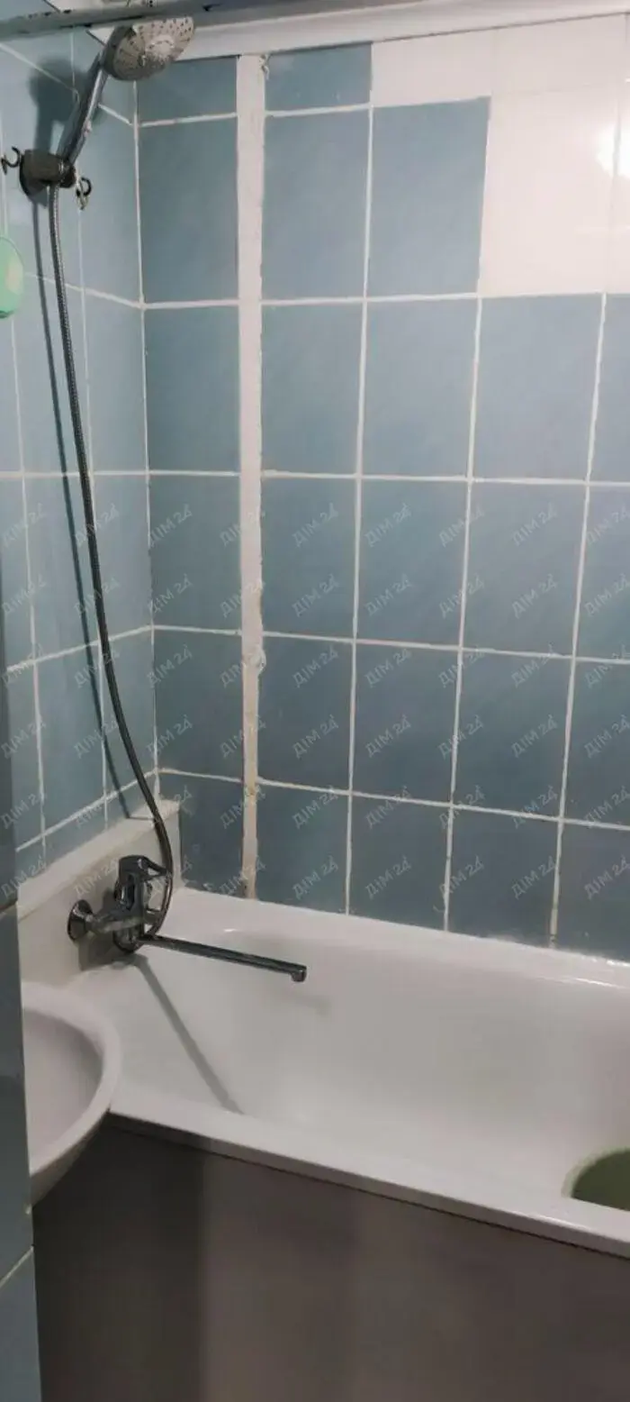 Частина будинку в районі 8 школи.