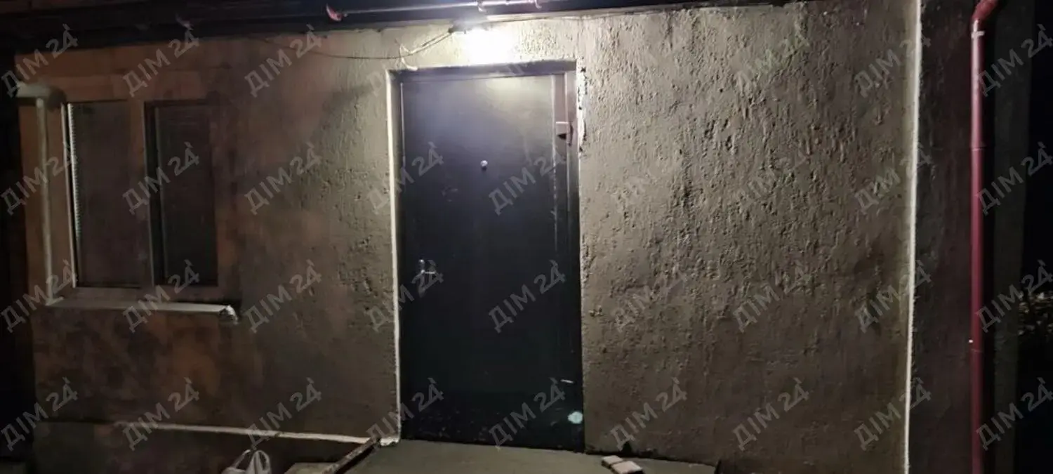 Частина будинку в районі 8 школи.