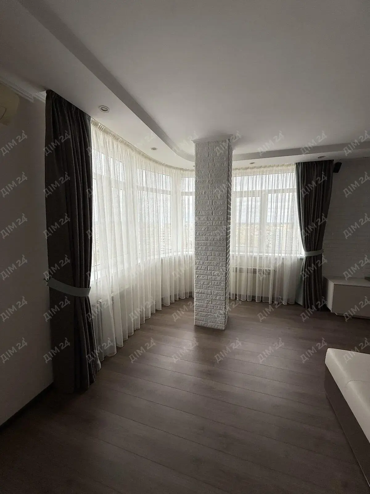 Левада. Квартира з дизайнерським проєктом.