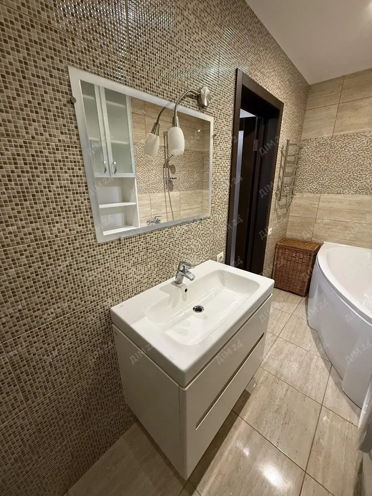 Левада. Квартира з дизайнерським проєктом.