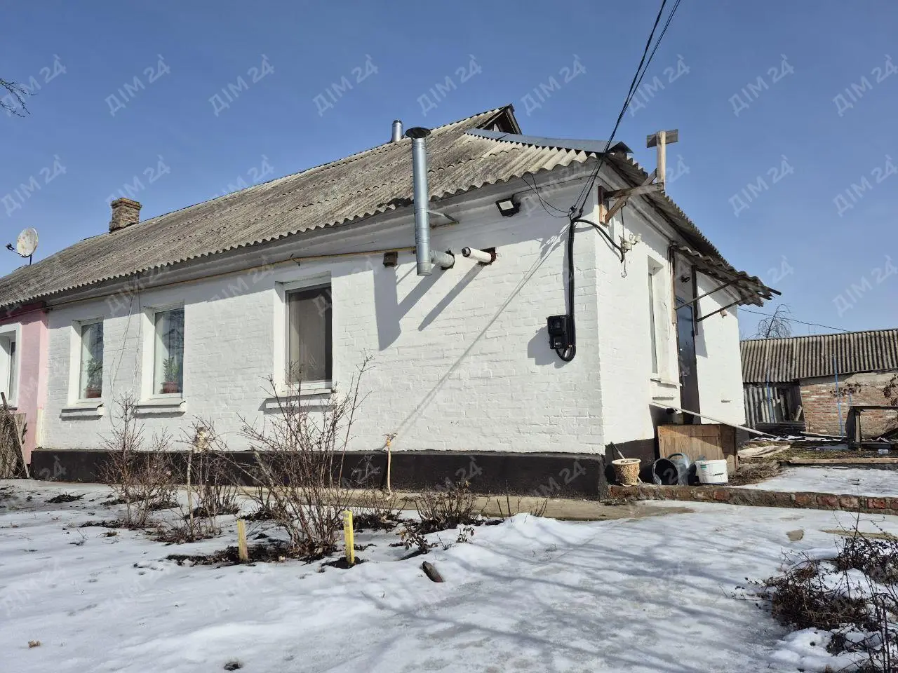 Затишна частина будинку в селі Степне Полтавського району