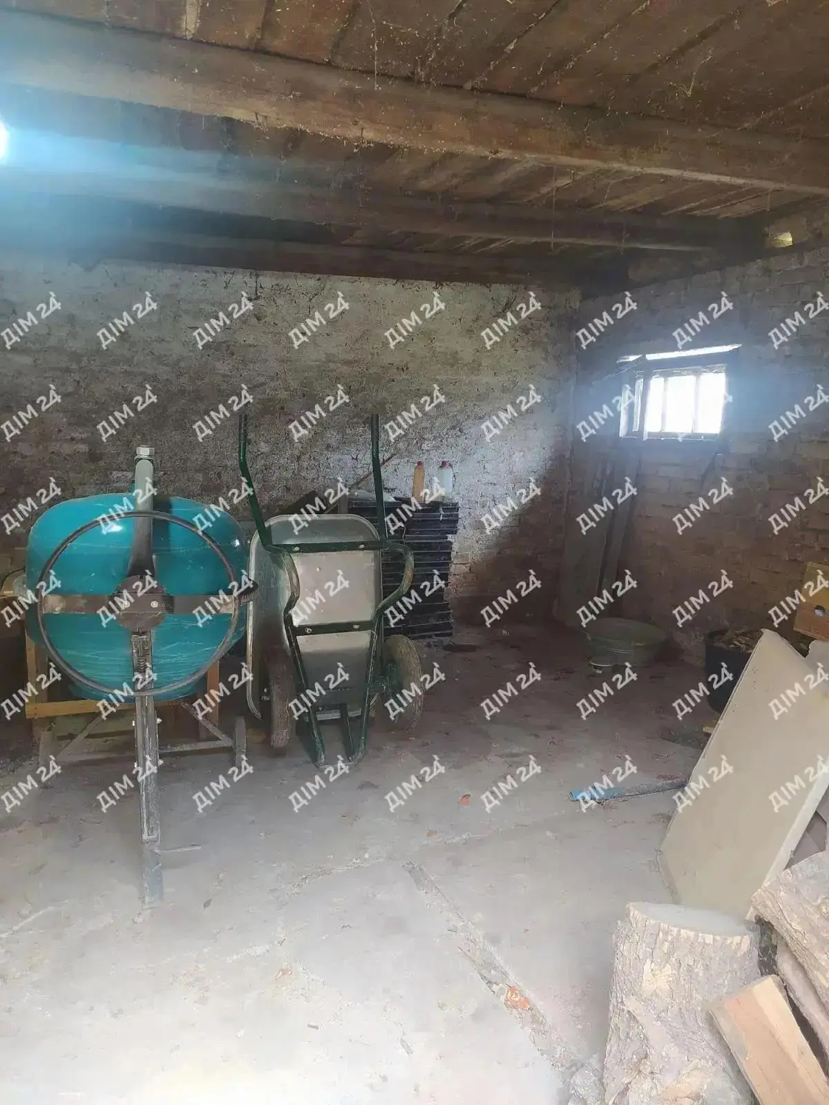 Затишна частина будинку в селі Степне Полтавського району