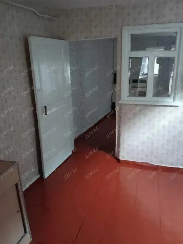 Частина будинку з окремим входом в центрі!