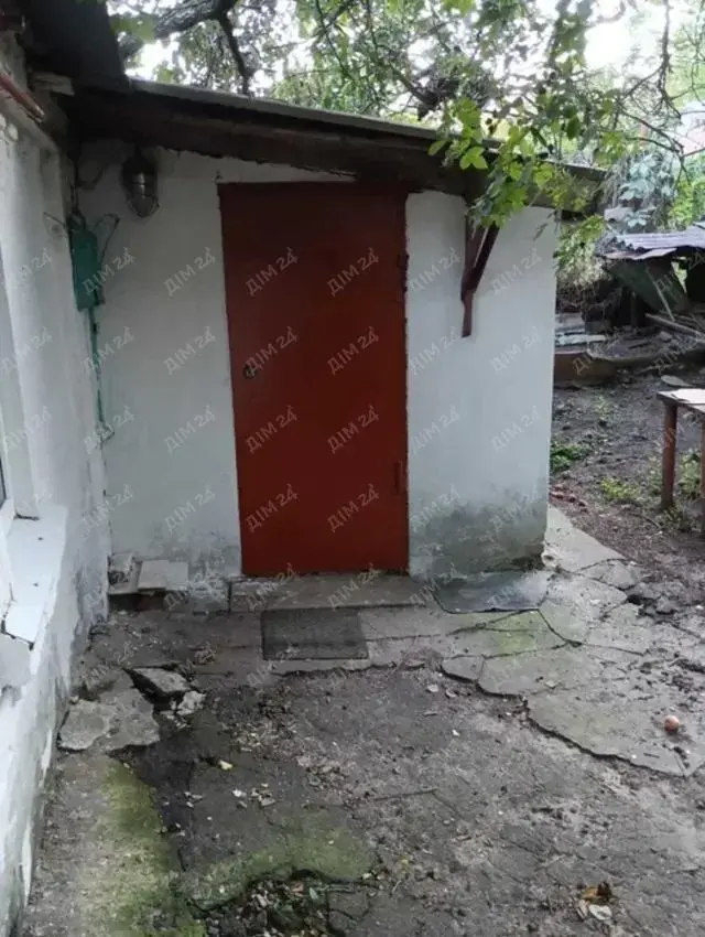 Частина будинку з окремим входом в центрі!