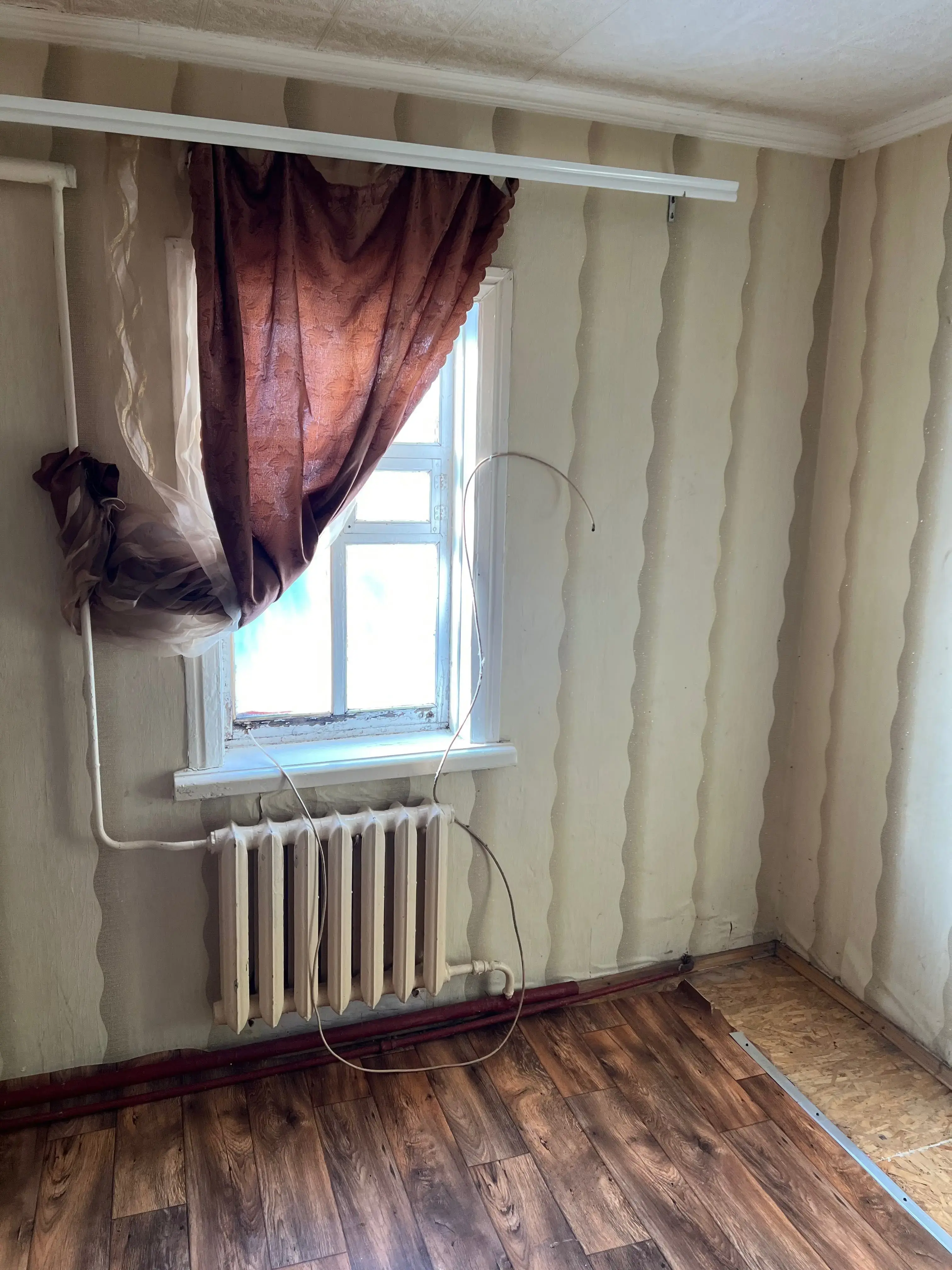 Частина будинку з ділянкою та гаражем у затишному районі