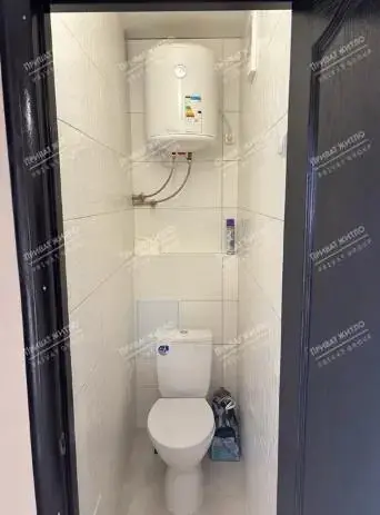 Продається трикімнатна квартира на Алмазному