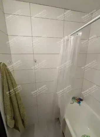 Продається трикімнатна квартира на Алмазному