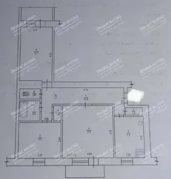 Продається трикімнатна квартира на Алмазному