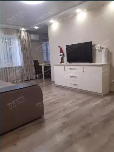 Трикімнатна квартира на Браїлках!