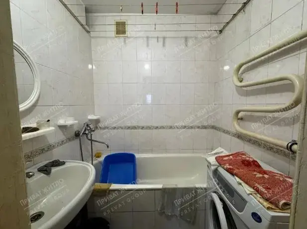 Продається двокімнатна квартира на Алмазному