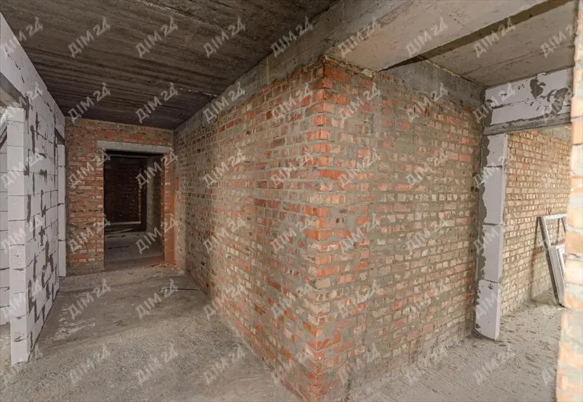 Трикімнатна квартира з панорамою та тишею
