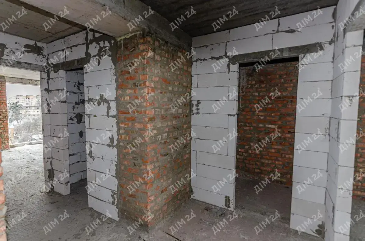 Трикімнатна квартира з панорамою та тишею
