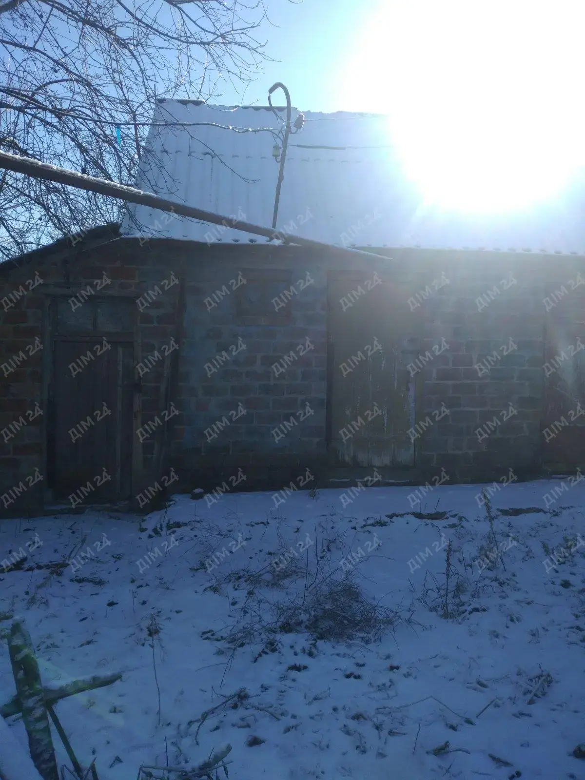 Продаж земельної ділянки з будинком у передмісті Полтави.