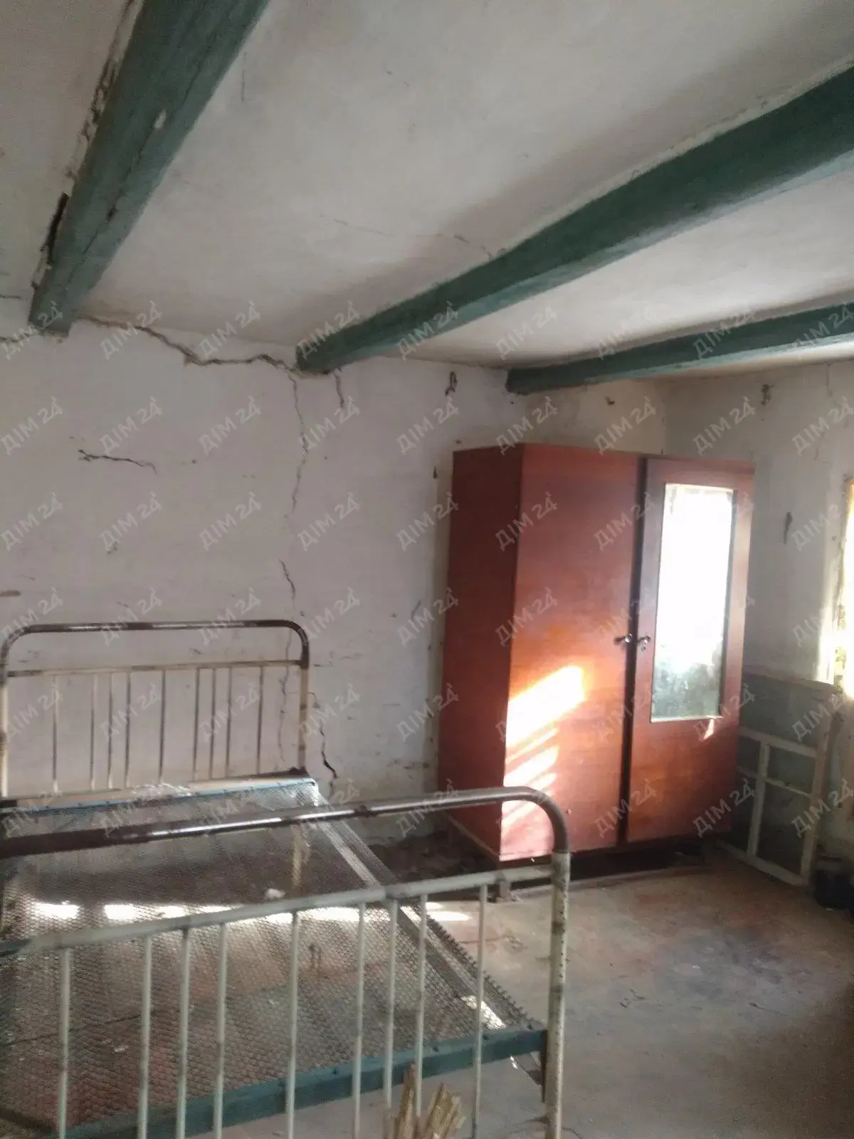 Продаж земельної ділянки з будинком у передмісті Полтави.