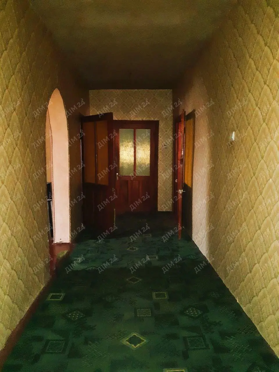 Просторий будинок в Нових Санжарах.