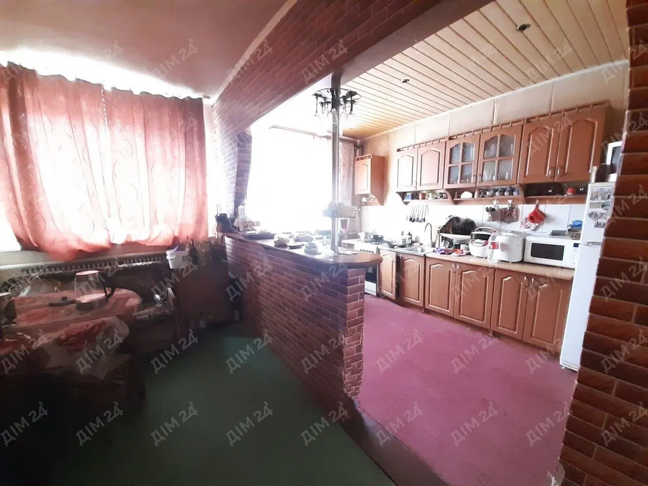 Просторий будинок в Нових Санжарах.