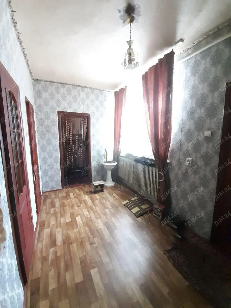 Просторий будинок в Нових Санжарах.