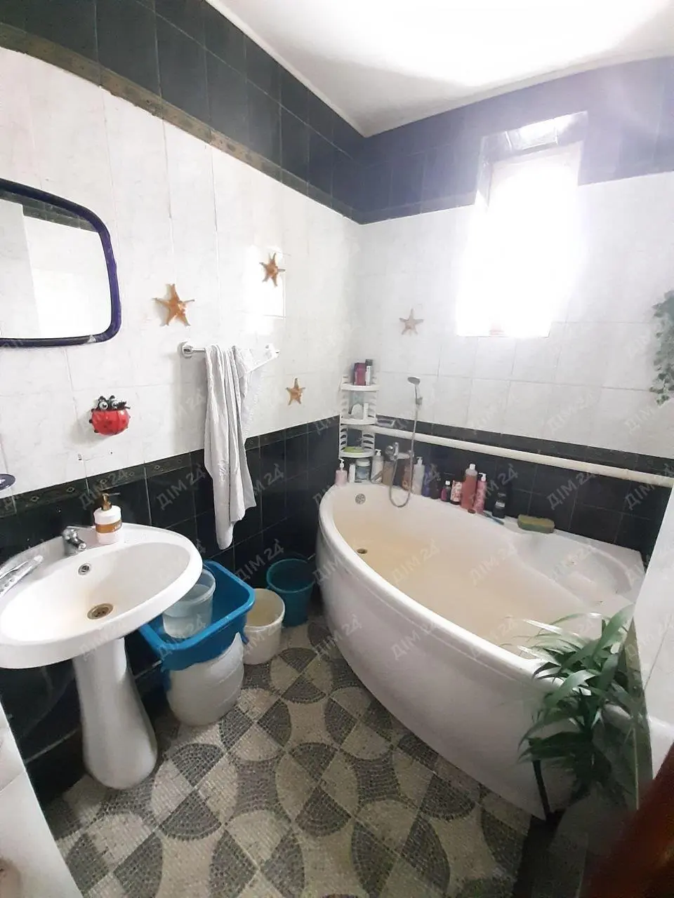 Просторий будинок в Нових Санжарах.