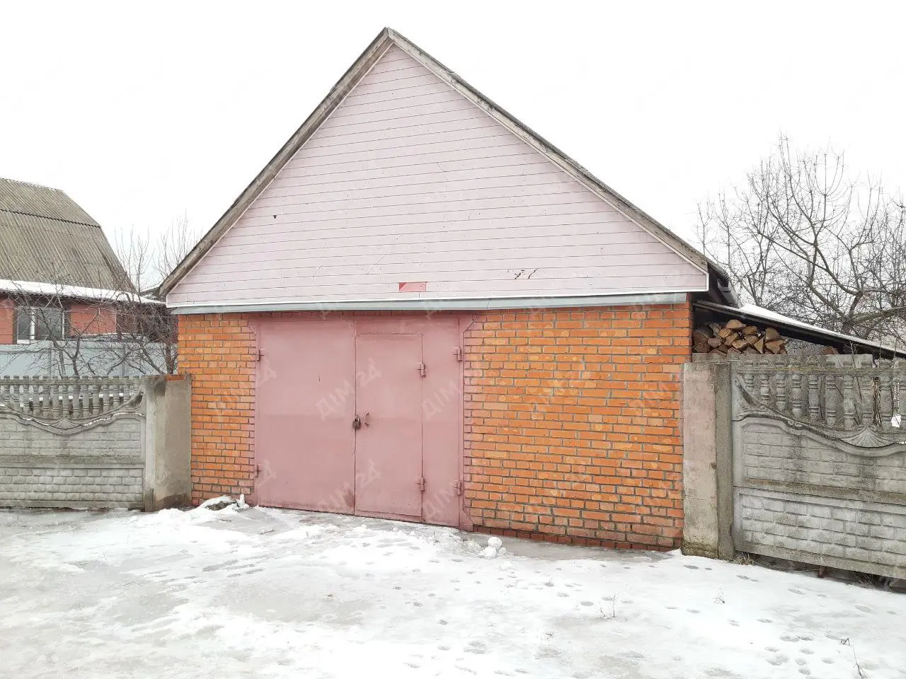 Просторий будинок в Нових Санжарах.