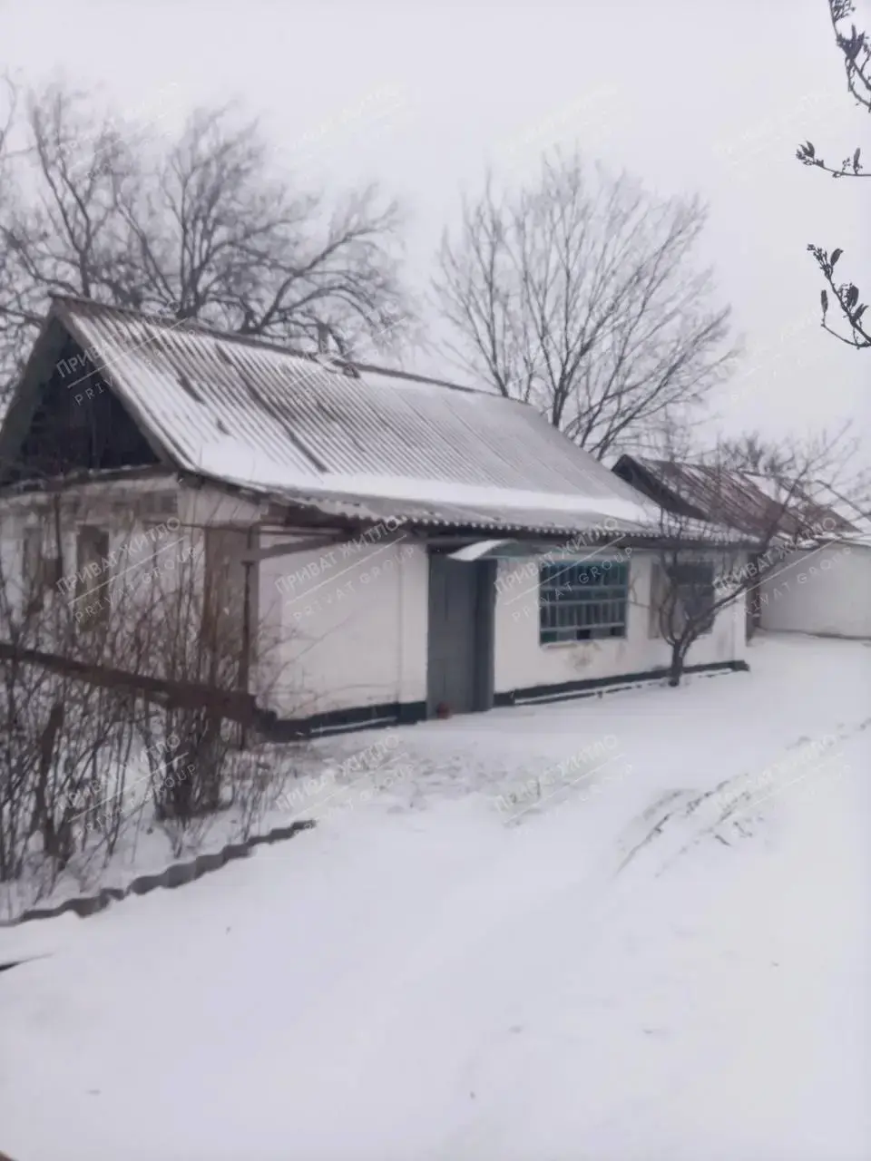 Окремий будинок зі зручностями. 
