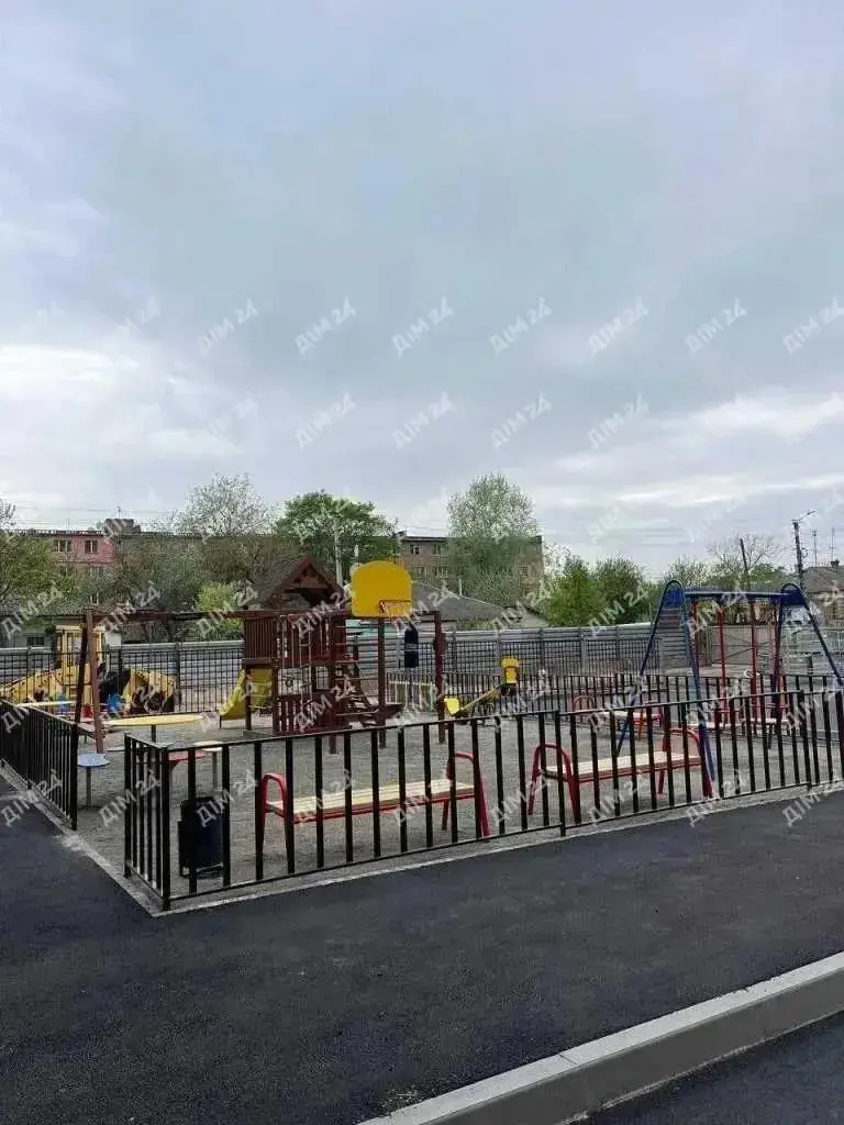 Велика 3-кімнатна з АО. Центр