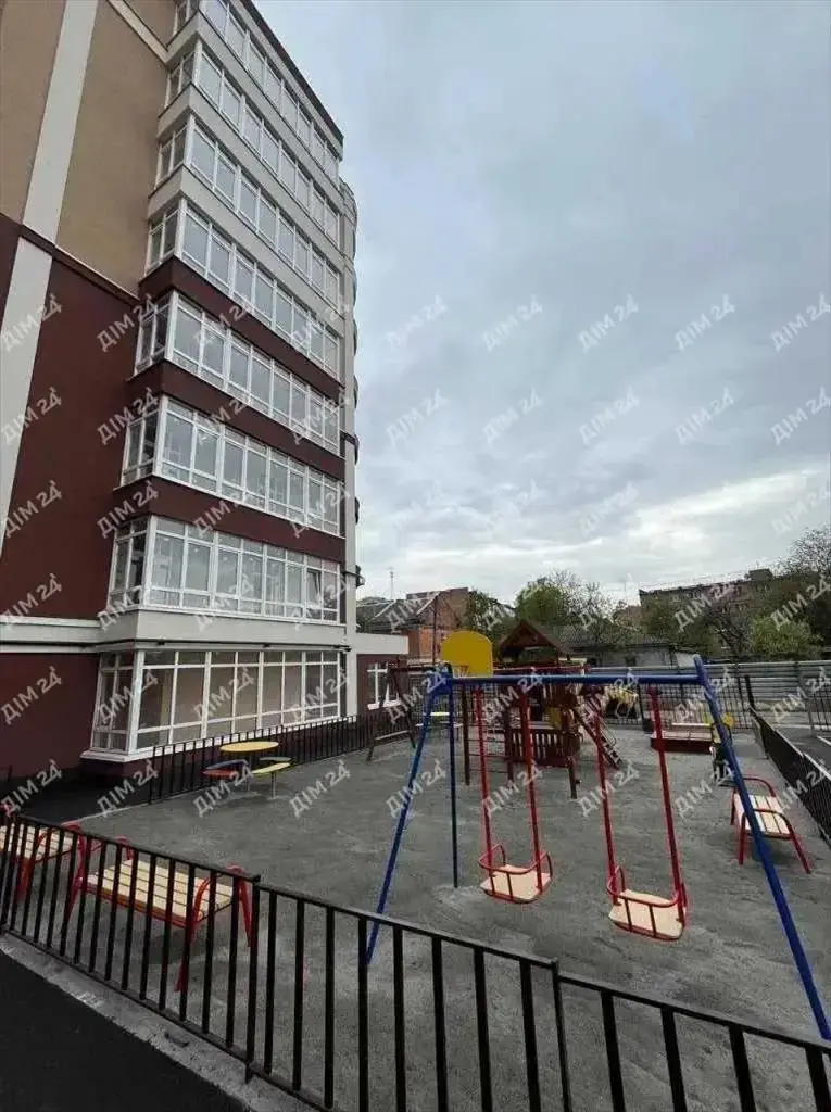 Велика 3-кімнатна з АО. Центр