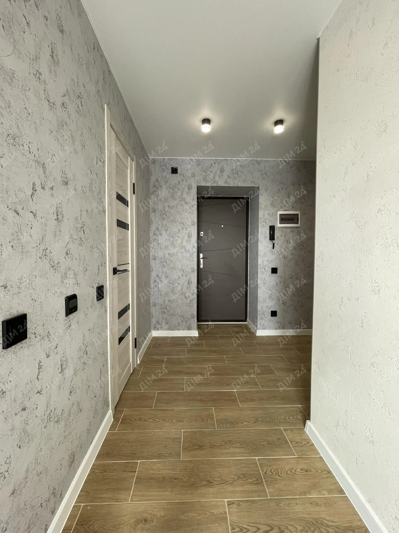 Продаж однокімнатної квартири з новим ремонтом у цегляній новобудові по кільцю.