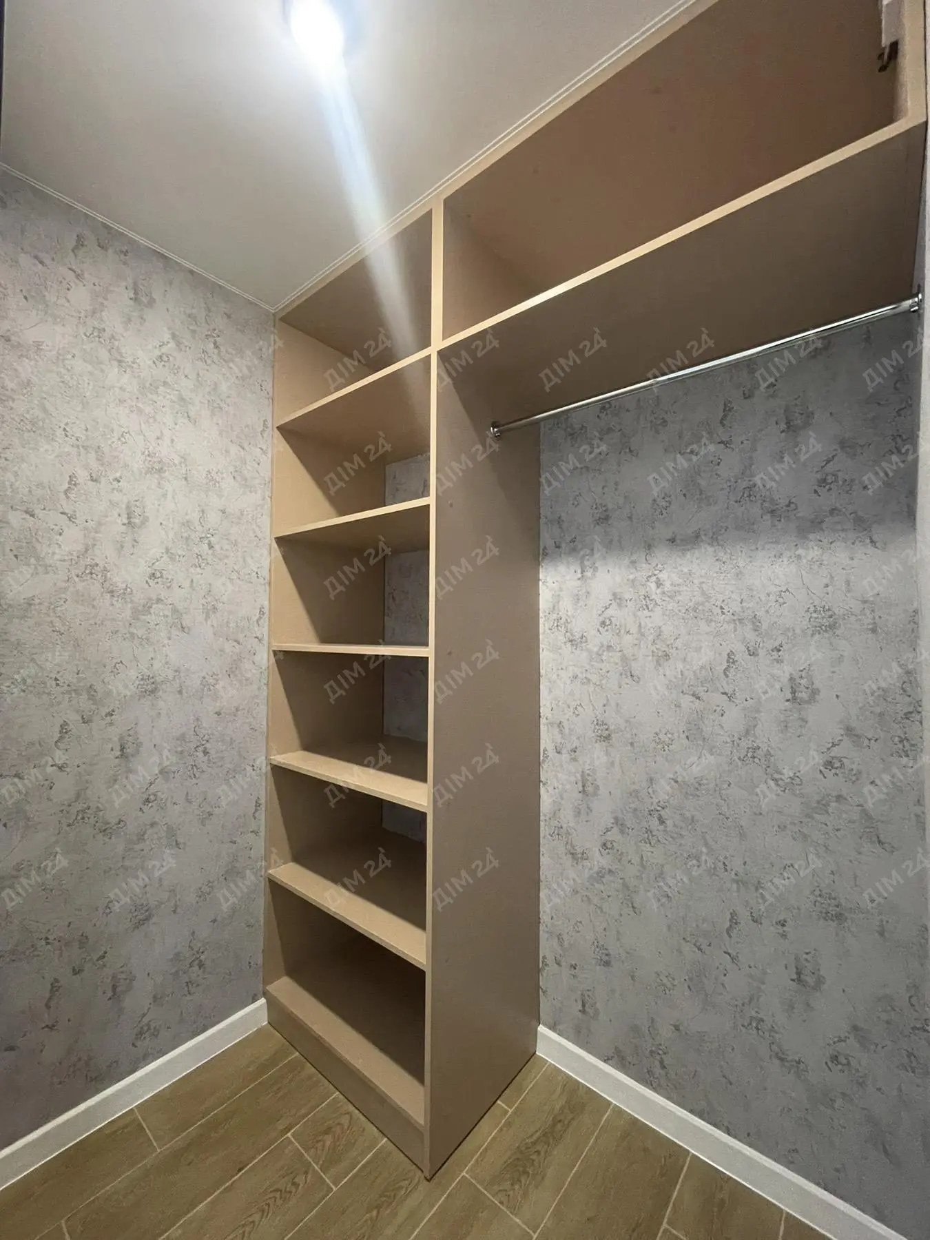 Продаж однокімнатної квартири з новим ремонтом у цегляній новобудові по кільцю.